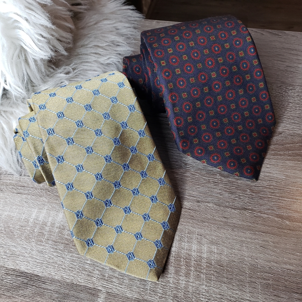 BROOKS BROTHERS GOLDEN FLEECE-  folded tie